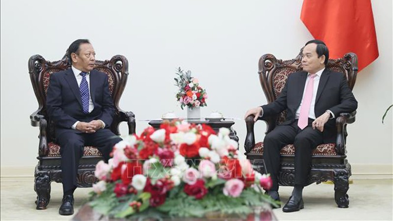 Вице-премьер Чан Лыу Куанг (справа) и Замглавы Государственного комитета по делам национальностей Китая Бяньба Чжаси. Фото: ВИА