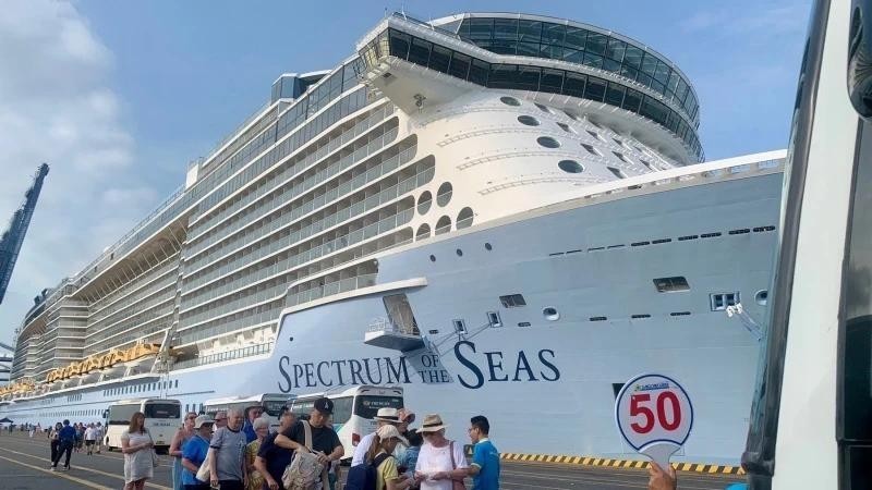 20 февраля 2024 года круизный лайнер Spectrum of the Seas пришвартовался в порту Танканг-Каймеп (провинция Бариа-Вунгтау).