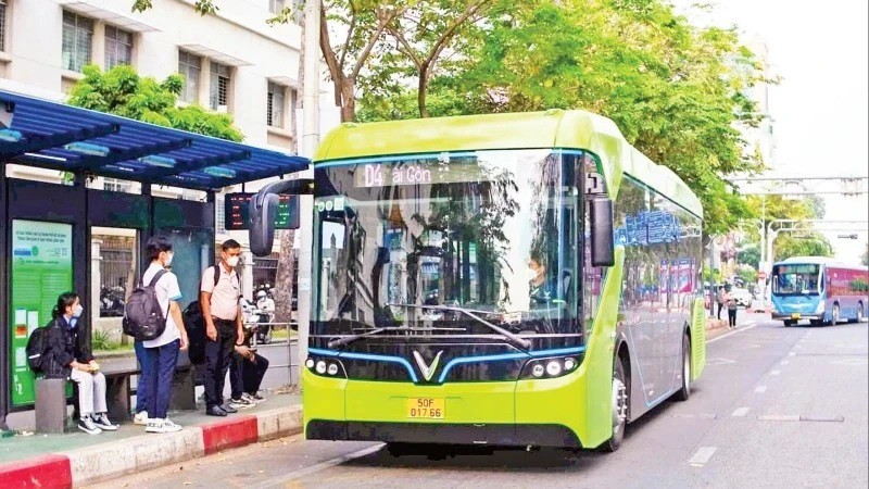 Электрические автобусы, инвестированные и эксплуатируемые компанией VinBus, отличаются дружелюбностью к пассажирам и формируют цивилизованный, современный облик транспортной системы.