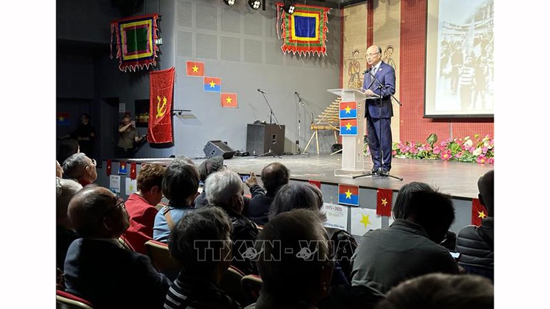 Посол Динь Тоан Тханг выступает на церемонии. Фото: ВИА