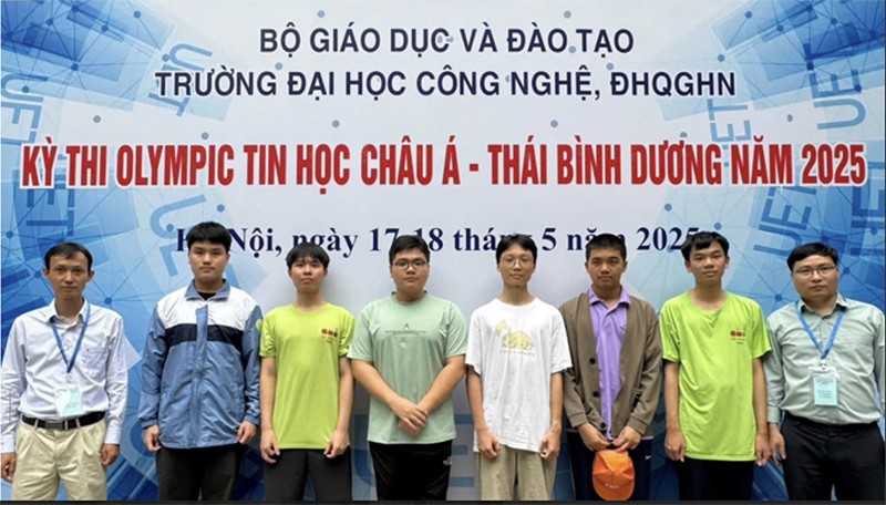 Члены вьетнамской команды на APIO 2025 года. Фото: moet.gov.vn