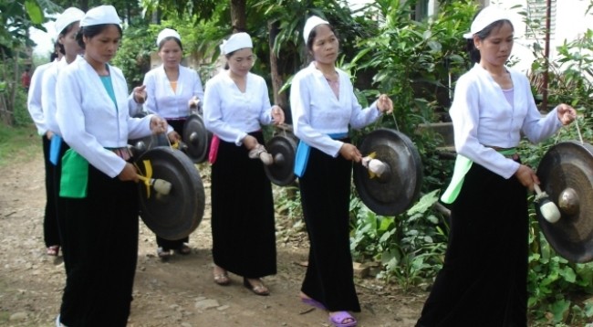 На гонгах представители народности Мыонг играют во время сельских праздников или проведения каких-л публичных мероприятий. Фото: nhandan