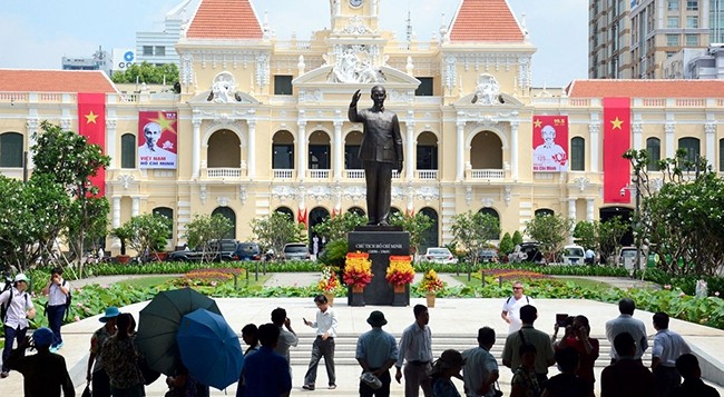 Памятник Хо Ши Мину в г. Хошимине. Фото: news.zing.vn
