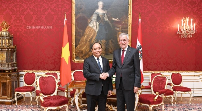 Премьер-министр Вьетнама Нгуен Суан Фук (слева) и Президент Австрии Александер Ван дер Беллен. Фото: VGP