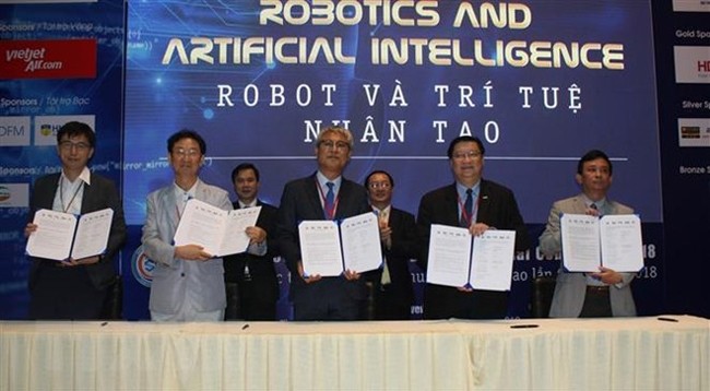 Церемония подписания меморандума о совместной разработке роботов и технологий искусственного интеллекта в SHTP. Фото: VNA