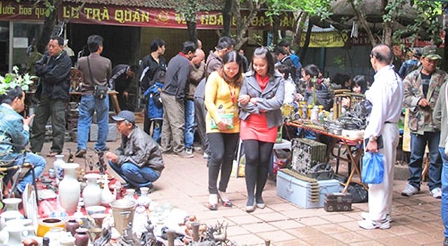 Антикварный рынок на улице Хоангхоатхам. Фото: nld.com.vn