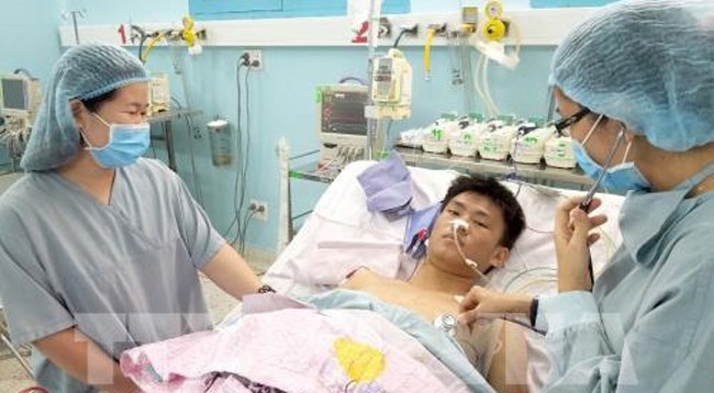 Впервые во Вьетнаме ребенок получает пожертвование от донора с мертвым мозгом. Фото: VNA