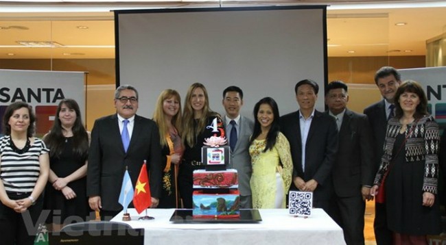 Делегаты на мероприятии в рамках Недели вьетнамской культуры в Аргентине. Фото: VNA