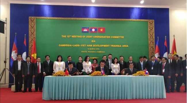 Церемония подписания протокола 12-го заседания СКК Треугольника развития «Камбоджа – Лаос – Вьетнам». Фото: VNA