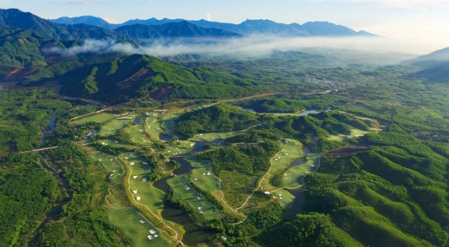 Гольф-поля во Вьетнаме имеют современный дизайн и качество мирового уровня. Фото: banahillsgolf.com