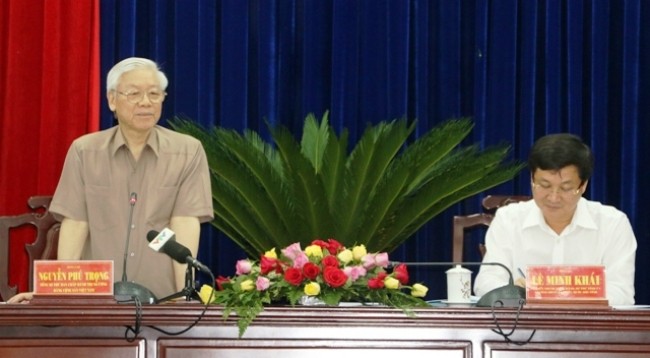 Генсек ЦК КПВ Нгуен Фу Чонг на встрече с местными руководителями. Фото: nhandan.com.vn