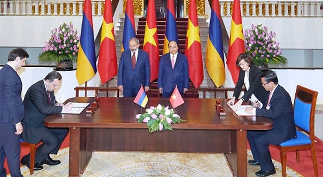 Церемония подписания Соглашения между Правительством Вьетнама и Правительством Армении о сотрудничестве в области образования и науки. Фото: VGP