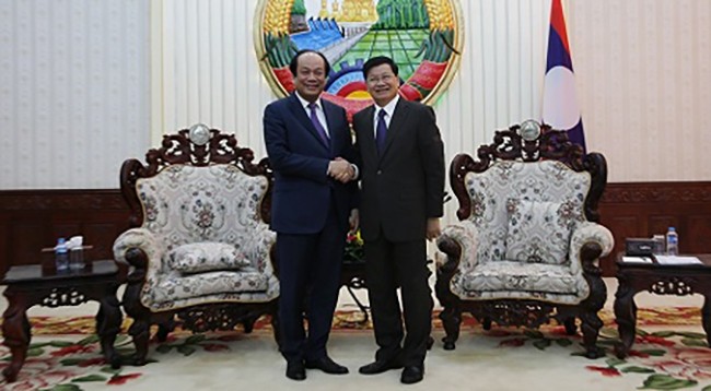Министр, Заведующий правительственной канцелярией Вьетнама Май Тиен Зунг (слева) и Премьер-министр Лаоса Тхонглун Сисулит. Фото: VGP