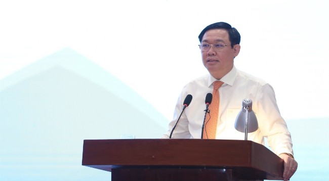 Вице-премьер Выонг Динь Хюэ выступает на конференции. Фото: VGP