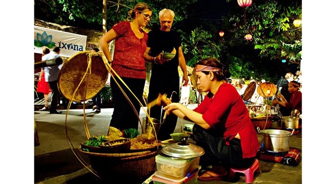 Интерес к местной еде является одним из основных мотивов путешествия. Фото: hanoimoi.com.vn