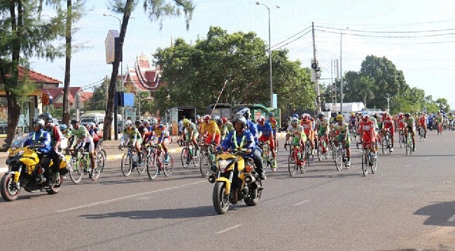 29 октября прошел восьмой и также последний этап велогонки вокруг Вьентьяна. Фото: Суан Шон - Зюи Тоан
