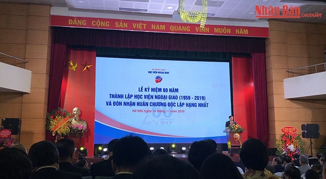 Вице-премьер, Министр иностранных дел Фам Бинь Минь выступает на церемонии. Фото: Нгок Тоан