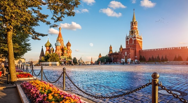 Храм Василия Блаженного (слева) и Кремль. Фото: iz.ru
