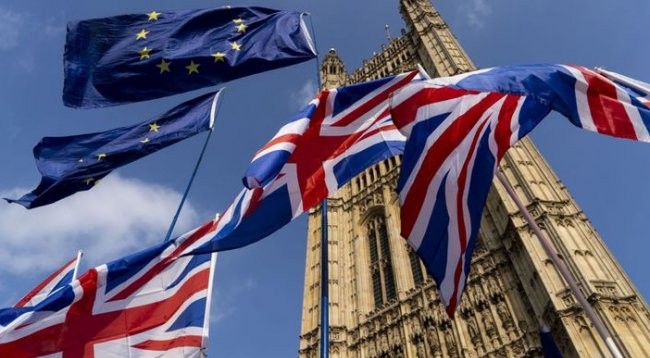 Флаги Великобритании и ЕС. Фото: Sky News