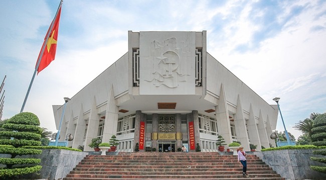Музей Хо Ши Мина представляет собой трехэтажное здание, символизирует белый лотос. Фото: toquoc.vn