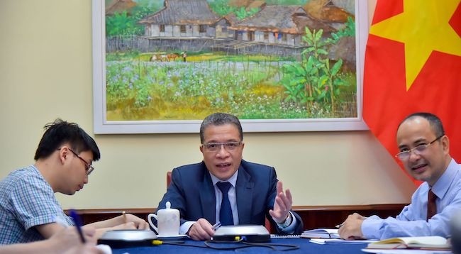 Замминистра иностранных дел Данг Минь Кхой выступает на консультациях. Фото: baoquocte.vn