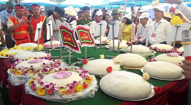 Поднос с пирожками «заи». Фото: baotainguyenmoitruong.vn