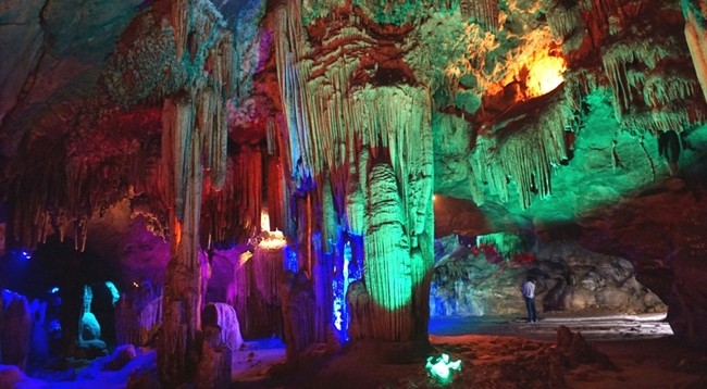 Красота внутри пещеры. Фото: dulich.laodong.vn