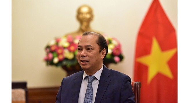 Глава делегации СДЛ Вьетнама при АСЕАН, Заместитель министра иностранных дел Вьетнама Нгуен Куок Зунг.