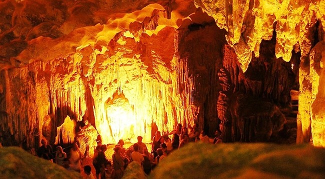 Пещера Дабак расположена в самом центре горы Пайзаи провинции Хоабинь. Фото: dulichvietnam.com.vn