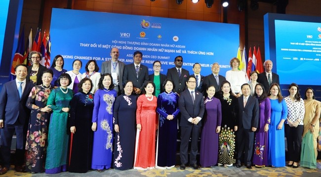 Участники саммита. Фото: phunuvietnam.vn