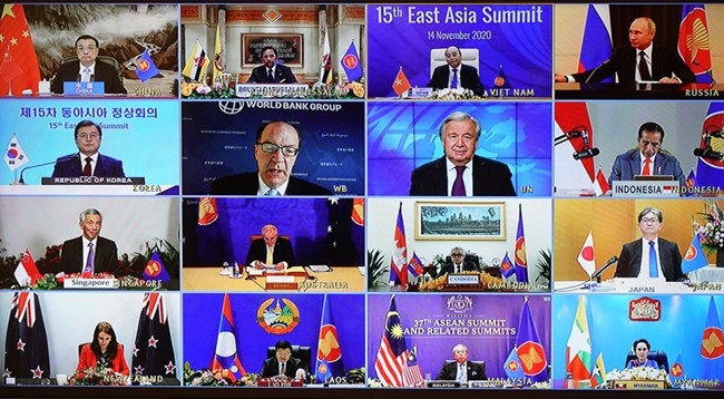 Премьер-министр Нгуен Суан Фук председательствует на 11-м саммите АСЕАН-ООН.