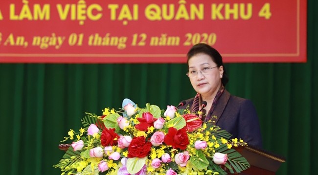 Председатель НС Вьетнама Нгуен Тхи Ким Нган выступает на рабочей встрече.