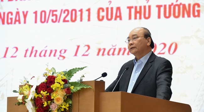 Премьер-министр Нгуен Суан Фук выступает на конференции. Фото: VGP