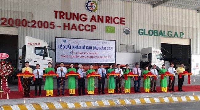 Церемония объявления об экспорте первой партии риса в 2021 году. Фото: sggp.org.vn
