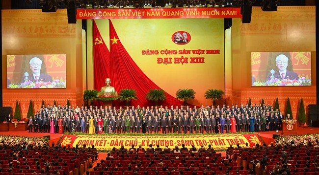 Церемония представления ЦК КПВ XIII созыва в Национальном конференц-центре в Ханое.