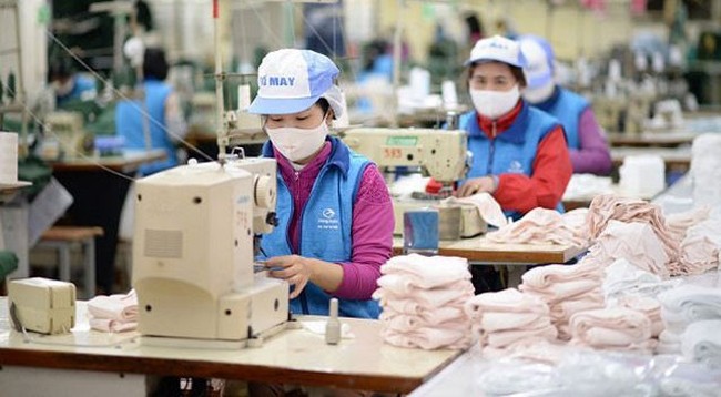 Текстильно-швейные предприятия Вьетнама имеют заказы до конца апреля 2021 года. Фото: thanhnien.vn