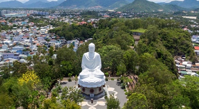 Пагода Белого Будды еще называется пагодой Лонгшон. Фото: khanhhoa.egal.vn