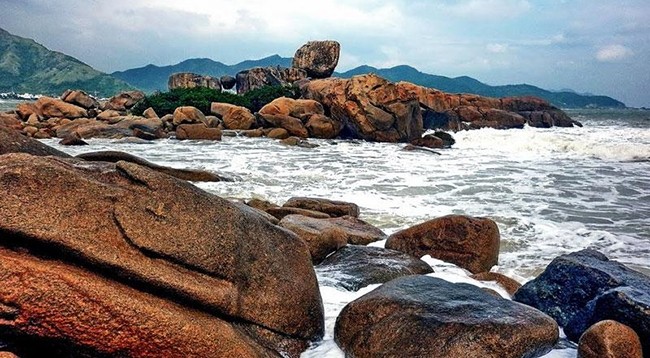 Большие скалы лежат друг на друге, создавая уникальную красоту. Фото: khoahocphattrien.vn