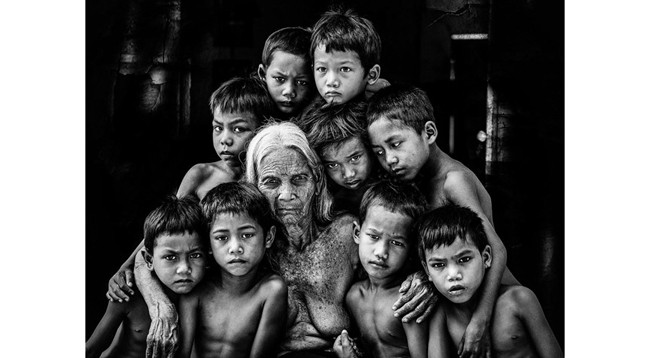 В своей работе Нинь Мань Тханг хочет передать послание: больше любите и защищайте детей. Фото: daidoanket.vn