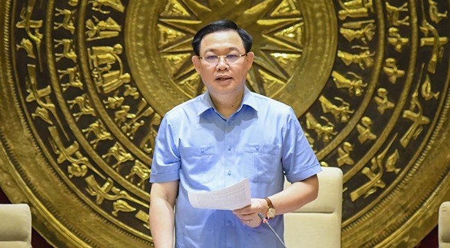 Председатель НС Выонг Динь Хюэ выступает на рабочей встрече. Фото: quochoi.vn