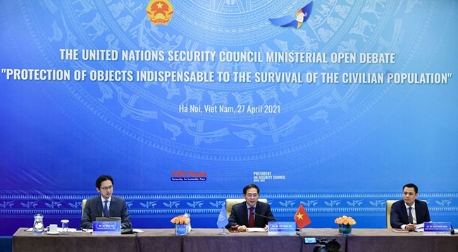 Министр иностранных дел Вьетнама Буй Тхань Шон председательствует на открытой дискуссии на уровне министров «Защита объектов инфраструктуры, необходимых для обеспечения жизни гражданского населения». Фото: МИД Вьетнама