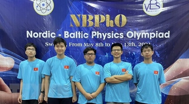 Члены сборной г. Ханоя на Балтийской олимпиаде по физике. Фото: VNA