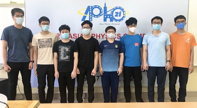 Члены сборной Вьетнама на APhO-2021. Фото: Министерство образования и подготовки кадров