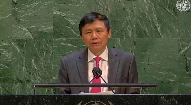 Глава постоянной миссии Вьетнама при ООН, Посол Данг Динь Кюи выступает на заседании Генеральной Ассамблеи ООН. Фото: baoquocte.vn