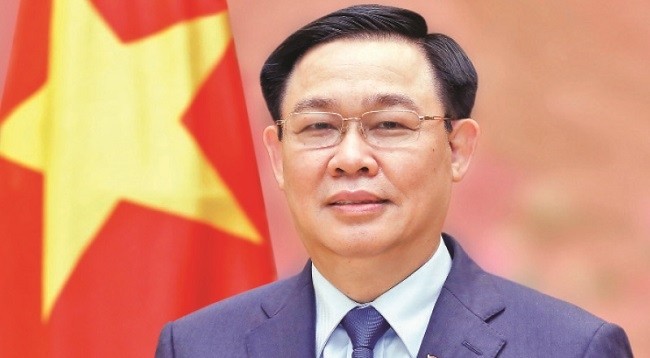 Председатель НС Вьетнама, Председатель Национального избирательного совета Выонг Динь Хюэ. 