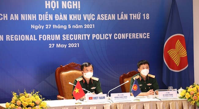 Заместитель министра обороны, генерал-полковник Хоанг Суан Тьиен на конференции. Фото: Министерство обороны Вьетнама