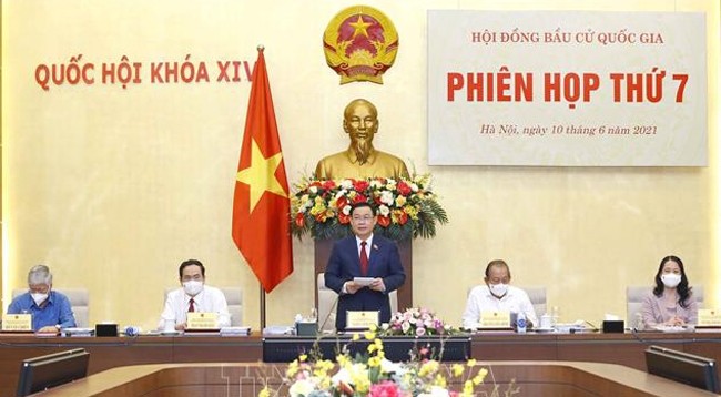 Председатель НС Выонг Динь Хюэ выступает с речью. Фото: VNA