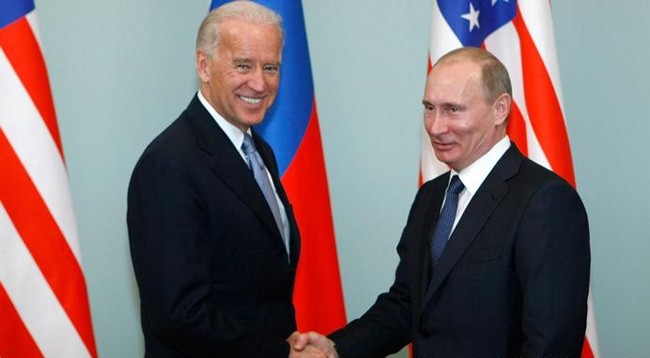 Встреча Владимира Путина и Джо Байдена в марте 2011 года. Фото: AP/DW
