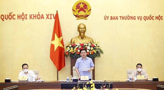 Председатель НС Выонг Динь Хюэ выступает на рабочей встрече. Фото: vietnamnet.vn