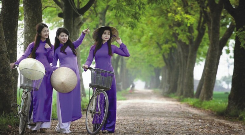 «Аозай» и «нонла» близки к вьетнамским женщинам. Фото: phunuvietnam.vn